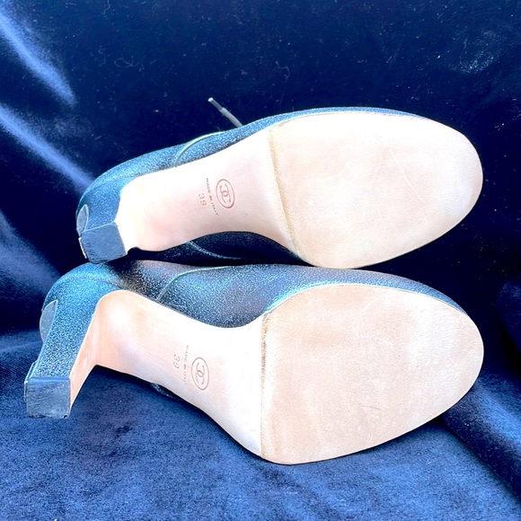 CHANEL SILVER METALLIC LEATHER  HIGH HEEL ANKLE BOOTIES ! - 9 - GORGEOUS !🔥💋 - Picture 10 of 15